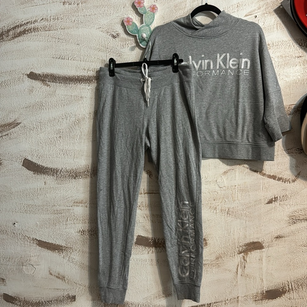 CK Perfomance Gray Pullover & Sweatpants Set